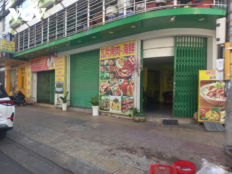 Vụ &ldquo;chặt ch&eacute;m&rdquo; 1 triệu đồng 2 đĩa rau: Nh&agrave; h&agrave;ng thiếu h&agrave;ng loạt thủ tục kinh doanh- Ảnh 2.