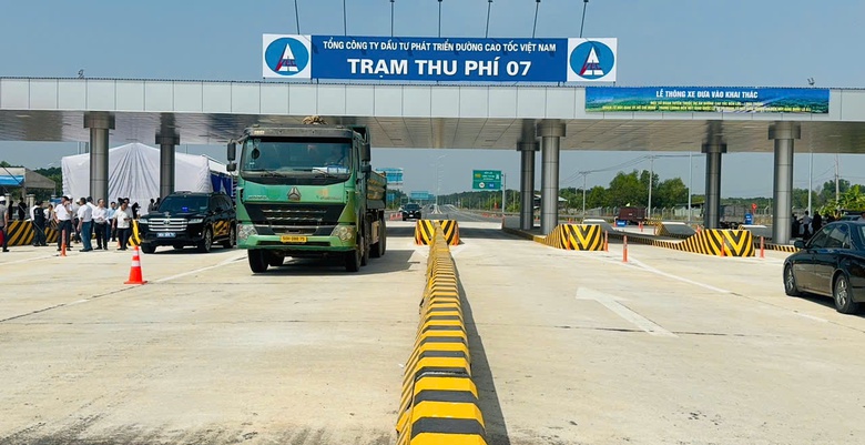 Ch&iacute;nh thức th&ocirc;ng xe hai đoạn cao tốc Bến Lức - Long Th&agrave;nh sau gần 11 năm thi c&ocirc;ng- Ảnh 2.
