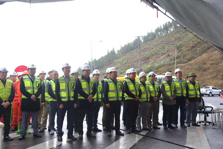 Bảo trì đường bộ góp phần phát triển kinh tế- Ảnh 1. Bảo trì đường bộ góp phần phát triển kinh tế- Ảnh 1.