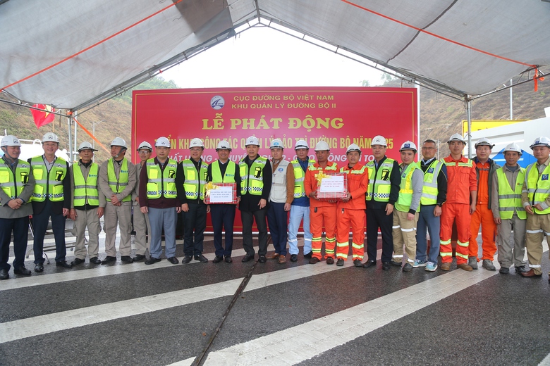 Bảo trì đường bộ góp phần phát triển kinh tế- Ảnh 4. Bảo trì đường bộ góp phần phát triển kinh tế- Ảnh 4.