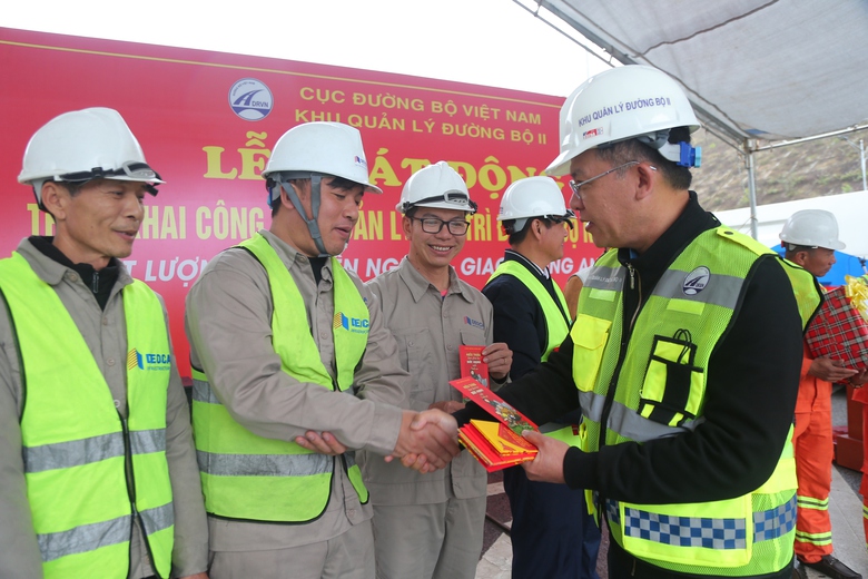 Bảo trì đường bộ góp phần phát triển kinh tế- Ảnh 5. Bảo trì đường bộ góp phần phát triển kinh tế- Ảnh 5.