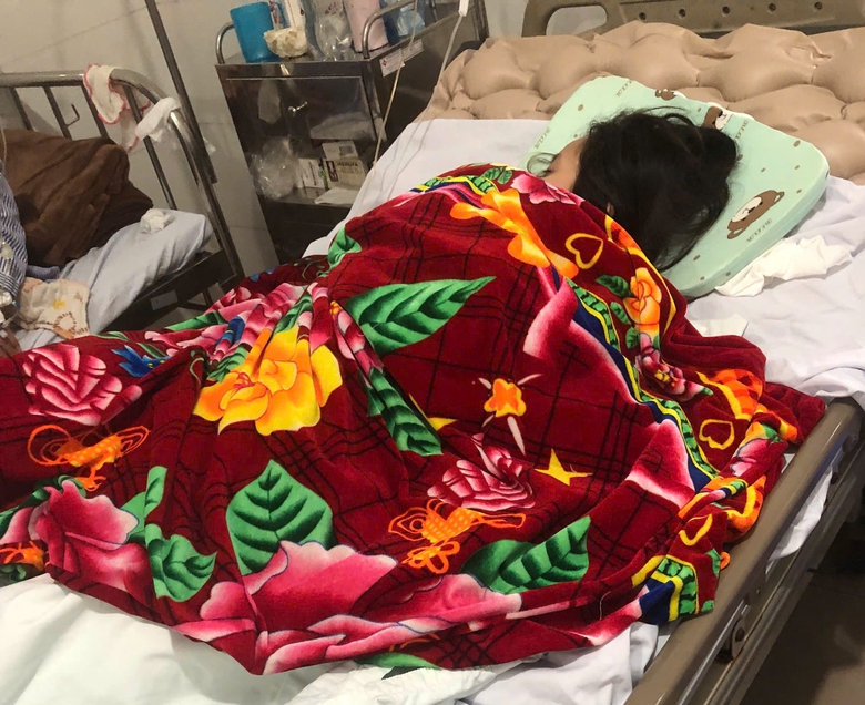 Trao quà cho gia đình nữ sinh nghèo mất đôi chân vì tai nạn giao thông- Ảnh 2. Trao quà cho gia đình nữ sinh nghèo mất đôi chân vì tai nạn giao thông- Ảnh 2.