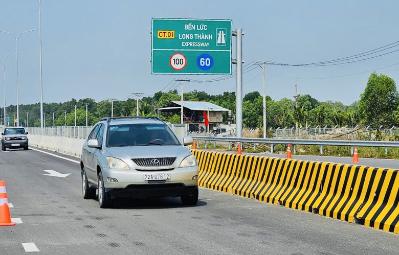 Ch&iacute;nh thức th&ocirc;ng xe hai đoạn cao tốc Bến Lức - Long Th&agrave;nh sau gần 11 năm thi c&ocirc;ng- Ảnh 3.