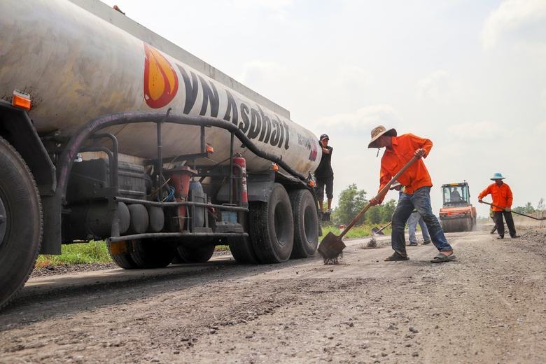 Dự &aacute;n n&acirc;ng cấp tuyến Lộ Tẻ - Rạch Sỏi hối hả sau Tết- Ảnh 1.