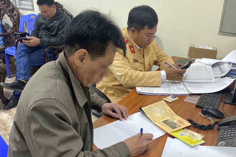 Từ 1/3: Nộp hồ sơ cấp đổi bằng lái xe ở xã, phường, nhận kết quả sau 5 ngày làm việc- Ảnh 1. Từ 1/3: Nộp hồ sơ cấp đổi bằng lái xe ở xã, phường, nhận kết quả sau 5 ngày làm việc- Ảnh 1.