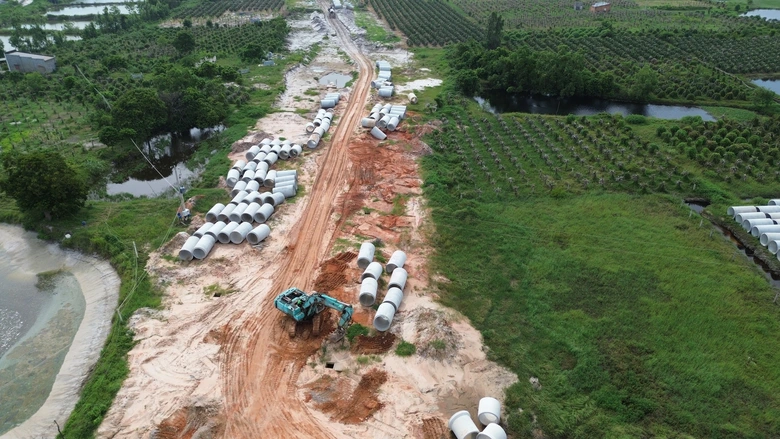 Đẩy nhanh thi c&ocirc;ng đường ven biển H&ograve;n Lan - T&acirc;n Hải ở B&igrave;nh Thuận- Ảnh 1.
