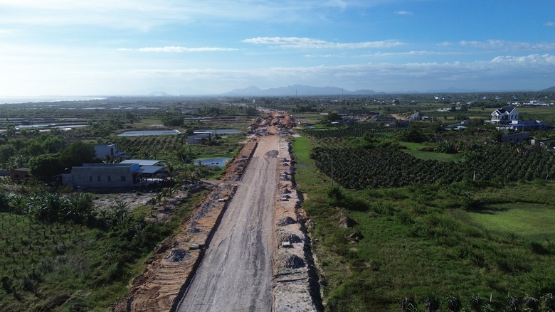Đẩy nhanh thi c&ocirc;ng đường ven biển H&ograve;n Lan - T&acirc;n Hải ở B&igrave;nh Thuận- Ảnh 3.