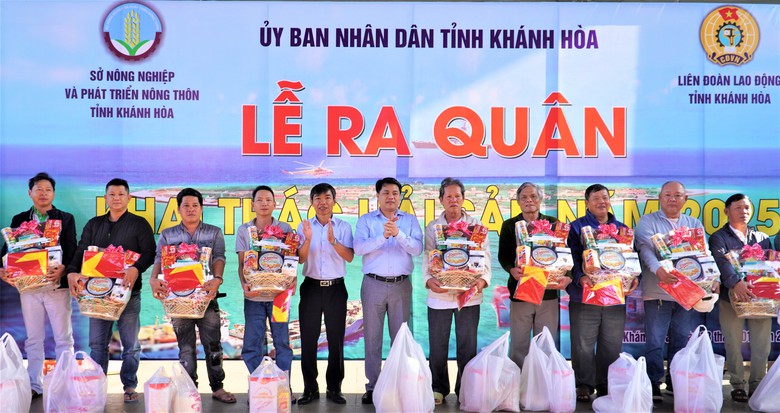 Đầu năm đ&oacute;n lộc biển, ngư d&acirc;n Kh&aacute;nh H&ograve;a vươn khơi gỡ thẻ v&agrave;ng IUU- Ảnh 12.