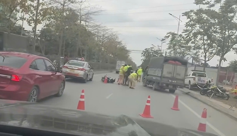 Nam thanh ni&ecirc;n vi phạm nồng độ cồn, đ&acirc;m ng&atilde; CSGT tại Bắc Ninh- Ảnh 1.