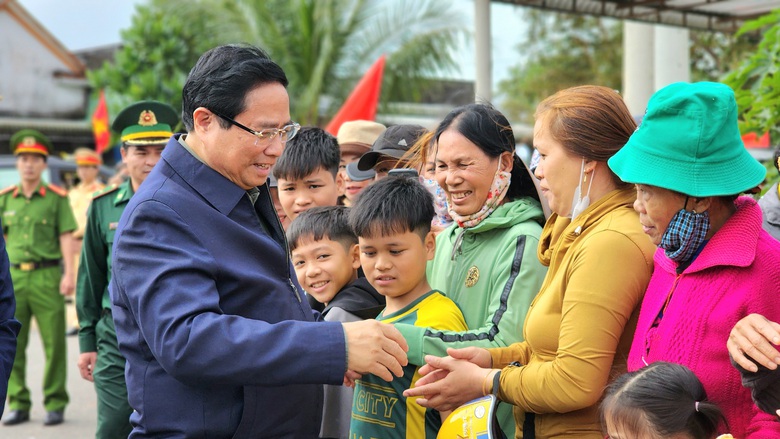 Thủ tướng: "Qua s&ocirc;ng bắc cầu, qua ruộng đổ đất" l&agrave;m nhanh đường ven biển- Ảnh 2.