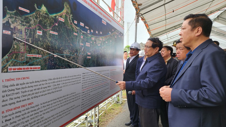 Thủ tướng: "Qua s&ocirc;ng bắc cầu, qua ruộng đổ đất" l&agrave;m nhanh đường ven biển- Ảnh 1.