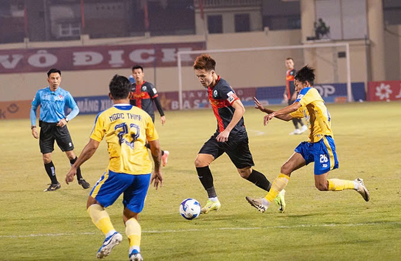 Quả bóng Vàng Việt Nam báo tin kém vui tới HLV Kim Sang-sik- Ảnh 1. Quả bóng Vàng Việt Nam báo tin kém vui tới HLV Kim Sang-sik- Ảnh 1.