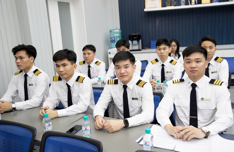 8 phi c&ocirc;ng thủy phi cơ của Học viện H&agrave;ng kh&ocirc;ng Việt Nam tốt nghiệp xuất sắc- Ảnh 6.