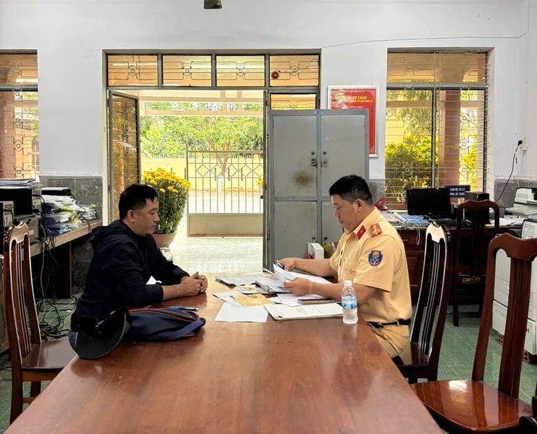 H&uacute; hồn xe kh&aacute;ch vượt ẩu, su&yacute;t g&acirc;y tai nạn tr&ecirc;n quốc lộ 27C- Ảnh 1.