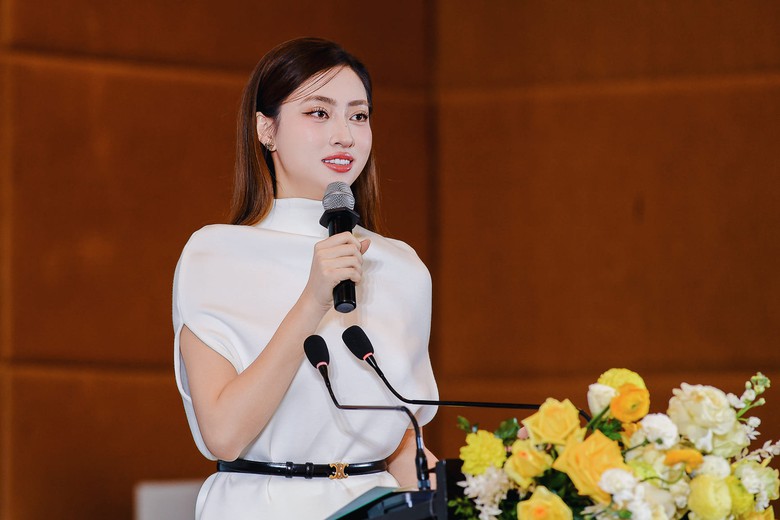 Hoa hậu Lương Th&ugrave;y Linh gợi &yacute; c&aacute;ch sống xanh thời thượng, tiết kiệm- Ảnh 2.