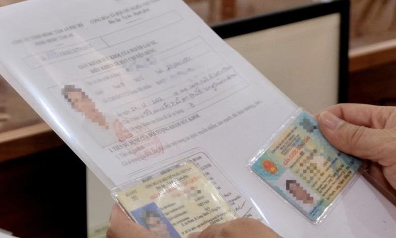 Ng&agrave;y đầu CSGT thực hiện cấp, đổi GPLX: Việc tiếp nhận thuận tiện, nhanh ch&oacute;ng- Ảnh 1.