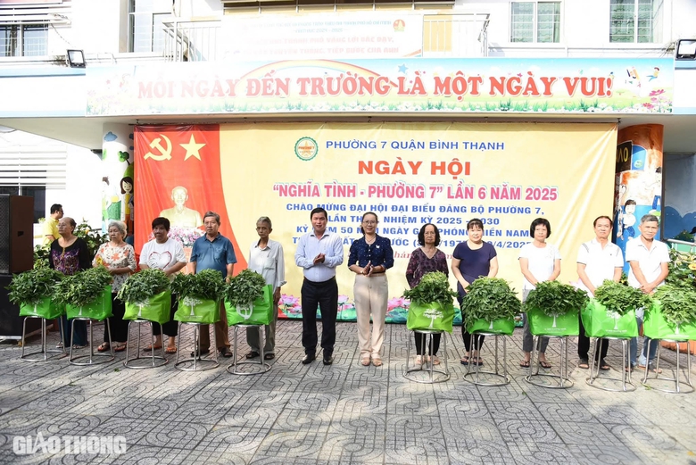 TP.HCM: Người d&acirc;n phấn khởi trải nghiệm dịch vụ 0 đồng tại ng&agrave;y hội nghĩa t&igrave;nh- Ảnh 2.