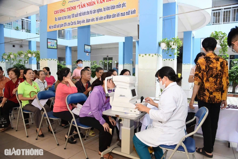 TP.HCM: Người d&acirc;n phấn khởi trải nghiệm dịch vụ 0 đồng tại ng&agrave;y hội nghĩa t&igrave;nh- Ảnh 3.