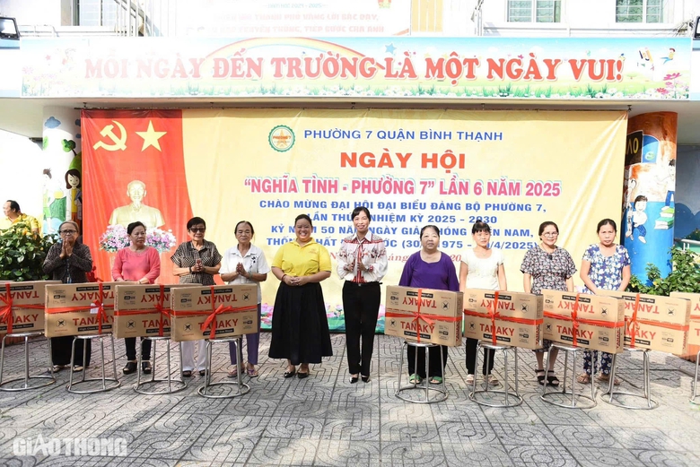 TP.HCM: Người d&acirc;n phấn khởi trải nghiệm dịch vụ 0 đồng tại ng&agrave;y hội nghĩa t&igrave;nh- Ảnh 1.