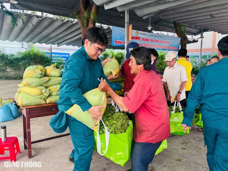 TP.HCM: Người d&acirc;n phấn khởi trải nghiệm dịch vụ 0 đồng tại ng&agrave;y hội nghĩa t&igrave;nh- Ảnh 11.