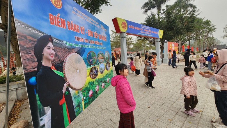 Du kh&aacute;ch tham gia tour du lịch bằng xe bu&yacute;t miễn ph&iacute; ở Bắc Ninh n&oacute;i g&igrave;?- Ảnh 1.