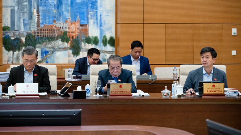 Luật Đường sắt (sửa đổi): Lược bỏ tối đa thủ tục h&agrave;nh ch&iacute;nh, ph&acirc;n quyền mạnh mẽ- Ảnh 2.