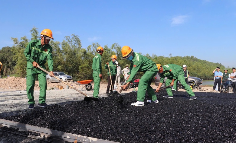 Cần thêm 12 triệu m3 đá để tăng tốc tiến độ dự án giao thông trọng điểm phía Nam- Ảnh 1. Cần thêm 12 triệu m3 đá để tăng tốc tiến độ dự án giao thông trọng điểm phía Nam- Ảnh 1.