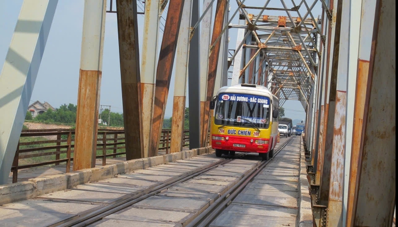 Cận cảnh cầu đường sắt đi chung đường bộ sắp được thay thế tại Bắc Giang- Ảnh 1. Cận cảnh cầu đường sắt đi chung đường bộ sắp được thay thế tại Bắc Giang- Ảnh 1.