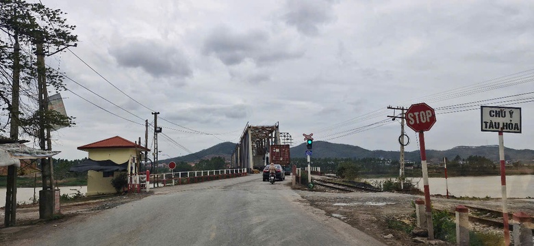 Cận cảnh cầu đường sắt đi chung đường bộ sắp được thay thế tại Bắc Giang- Ảnh 12. Cận cảnh cầu đường sắt đi chung đường bộ sắp được thay thế tại Bắc Giang- Ảnh 12.