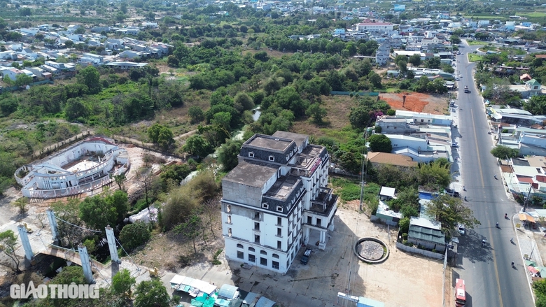 Cận cảnh khu du lịch bỏ hoang ở cửa ng&otilde; Phan Thiết- Ảnh 1.