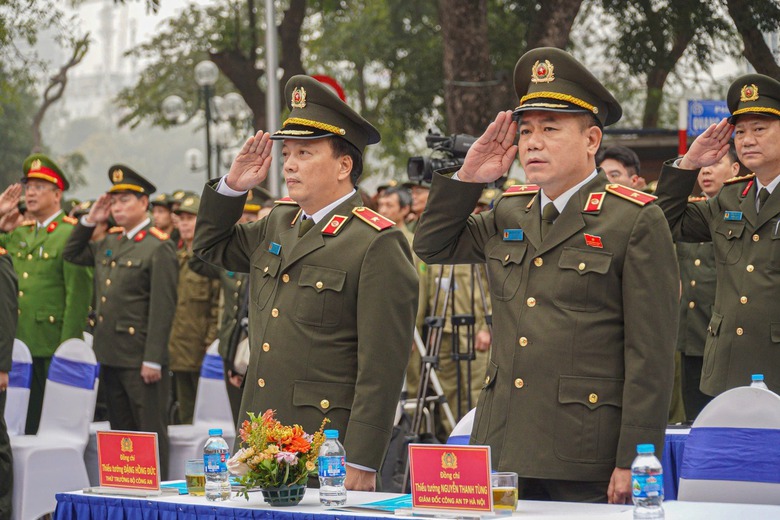 Gi&aacute;m đốc C&ocirc;ng an H&agrave; Nội chủ tr&igrave; lễ tuy&ecirc;n dương Gương mặt trẻ c&ocirc;ng an Thủ đ&ocirc;- Ảnh 1.