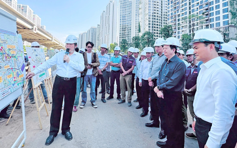 Ph&oacute; thủ tướng: Th&aacute;o gỡ nhanh vướng mắc mặt bằng, nguồn vật liệu dự &aacute;n V&agrave;nh đai 3 TP.HCM