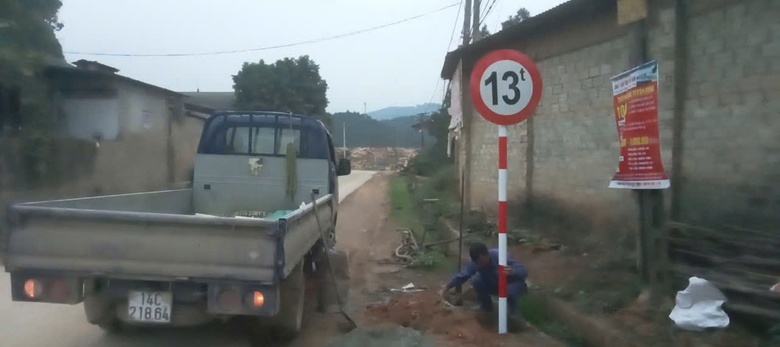 CSGT Y&ecirc;n B&aacute;i ngăn xe trọng tải lớn g&acirc;y mất ATGT đường li&ecirc;n x&atilde;- Ảnh 8.