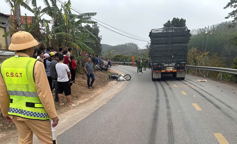 Cơ quan chức năng phối hợp giải quyết sau vụ tai nạn thương tâm. Cơ quan chức năng phối hợp giải quyết sau vụ tai nạn thương tâm.