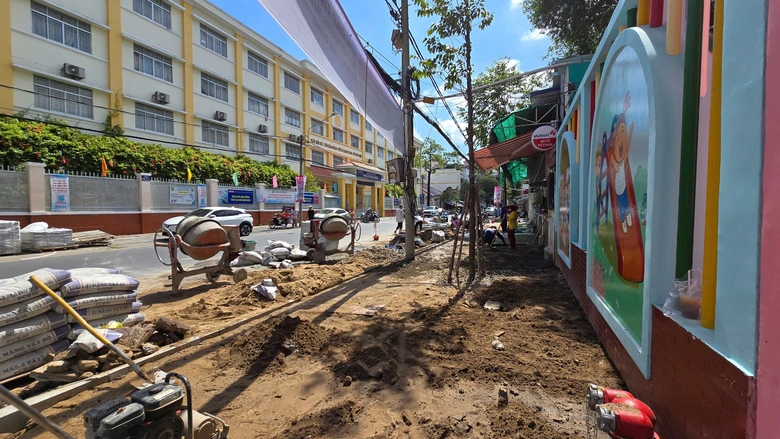 B&oacute;c dỡ, cải tạo vỉa h&egrave; nhiều tuyến đường trung t&acirc;m Cần Thơ- Ảnh 2.