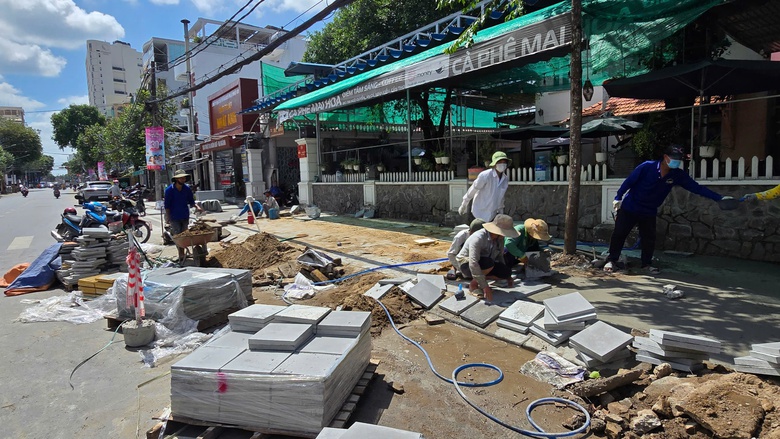 B&oacute;c dỡ, cải tạo vỉa h&egrave; nhiều tuyến đường trung t&acirc;m Cần Thơ- Ảnh 1.