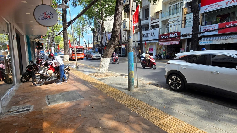 B&oacute;c dỡ, cải tạo vỉa h&egrave; nhiều tuyến đường trung t&acirc;m Cần Thơ- Ảnh 5.