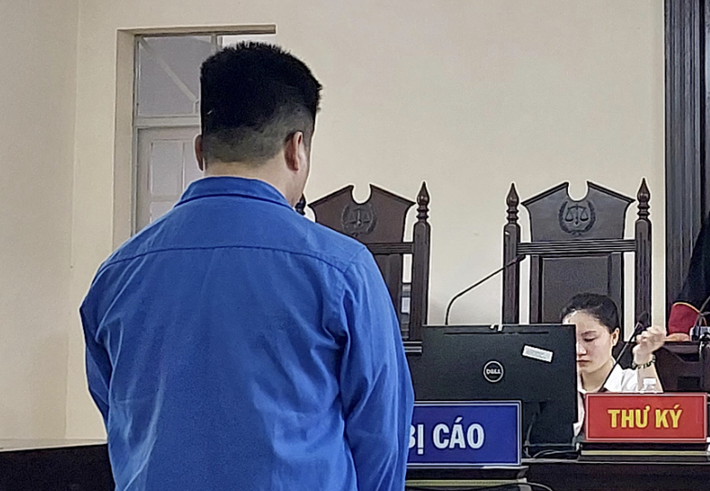 Lĩnh &aacute;n 12 năm t&ugrave; v&igrave; hiếp d&acirc;m em họ- Ảnh 1.