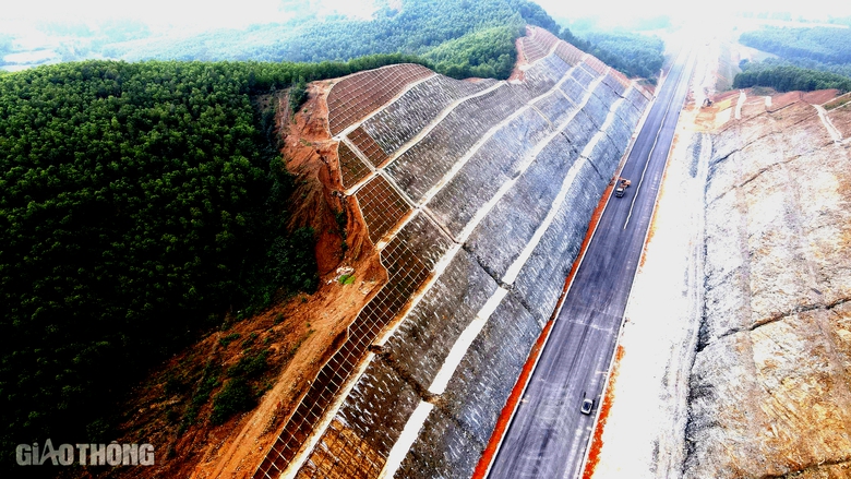 Hình hài hầm xuyên núi hơn 1.000 tỷ đồng qua Hà Tĩnh- Ảnh 9. Hình hài hầm xuyên núi hơn 1.000 tỷ đồng qua Hà Tĩnh- Ảnh 9.