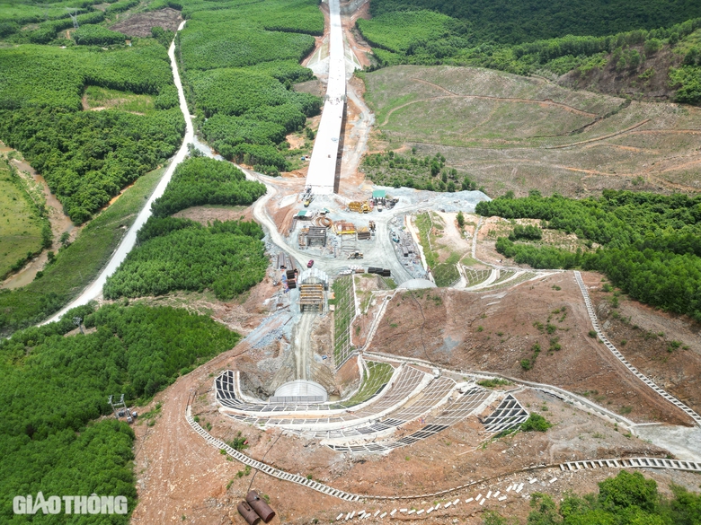 Hình hài hầm xuyên núi hơn 1.000 tỷ đồng qua Hà Tĩnh- Ảnh 3. Hình hài hầm xuyên núi hơn 1.000 tỷ đồng qua Hà Tĩnh- Ảnh 3.