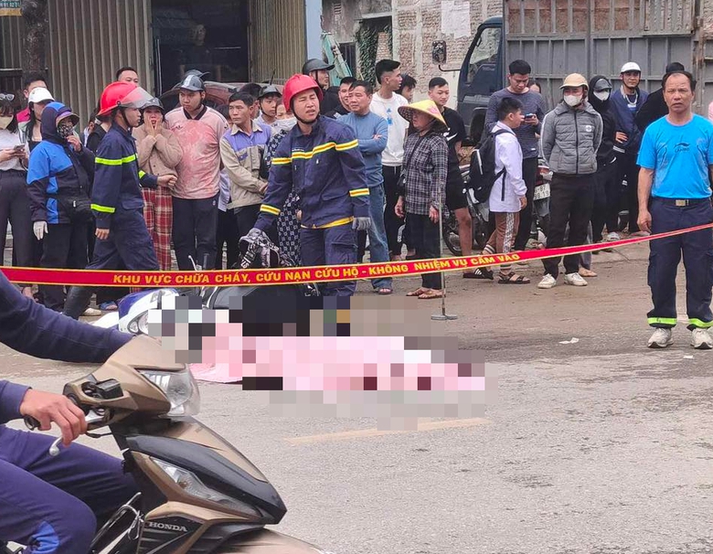 Xe m&aacute;y điện va chạm &ocirc; t&ocirc;, hai học sinh thương vong- Ảnh 1.