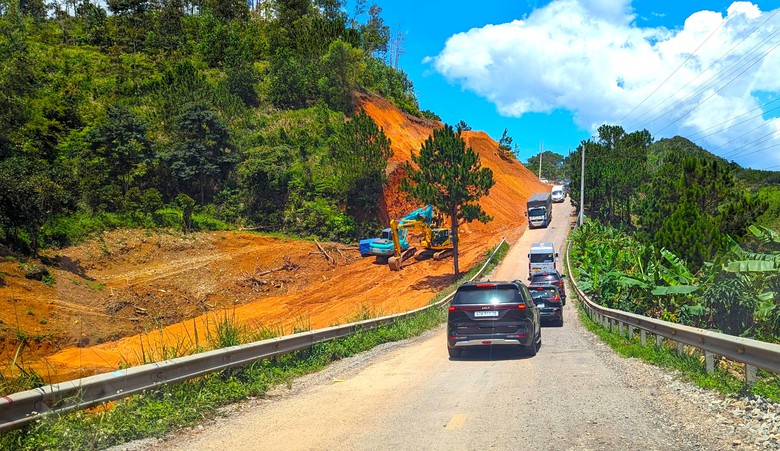 Nhiều g&oacute;i thầu dự &aacute;n cải tạo, n&acirc;ng cấp QL28B chậm tiến độ- Ảnh 1.