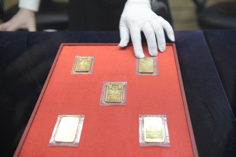 Gi&aacute; v&agrave;ng trong nước bật tăng, chiều mua v&agrave;o tăng gần 1 triệu đồng mỗi lượng- Ảnh 1.