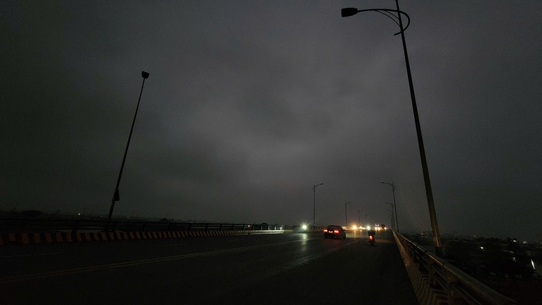 Bắc Ninh: Nguy cơ mất an to&agrave;n tr&ecirc;n cầu B&igrave;nh Than do hệ thống chiếu s&aacute;ng t&ecirc; liệt- Ảnh 12.