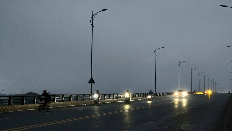 Bắc Ninh: Nguy cơ mất an to&agrave;n tr&ecirc;n cầu B&igrave;nh Than do hệ thống chiếu s&aacute;ng t&ecirc; liệt- Ảnh 14.