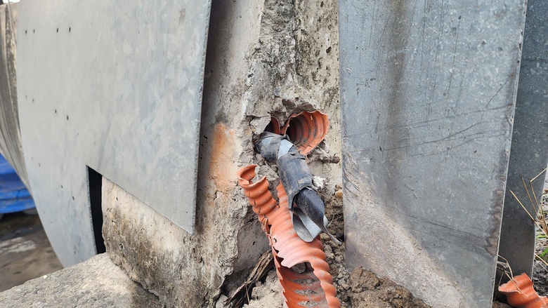 Bắc Ninh: Nguy cơ mất an to&agrave;n tr&ecirc;n cầu B&igrave;nh Than do hệ thống chiếu s&aacute;ng t&ecirc; liệt- Ảnh 21.