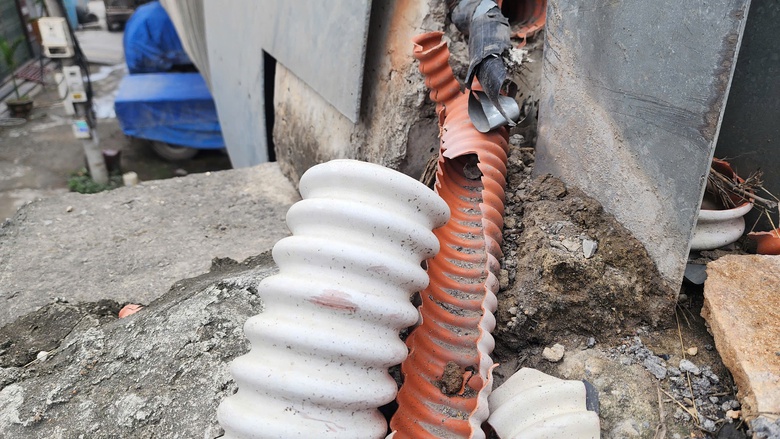 Bắc Ninh: Nguy cơ mất an to&agrave;n tr&ecirc;n cầu B&igrave;nh Than do hệ thống chiếu s&aacute;ng t&ecirc; liệt- Ảnh 26.