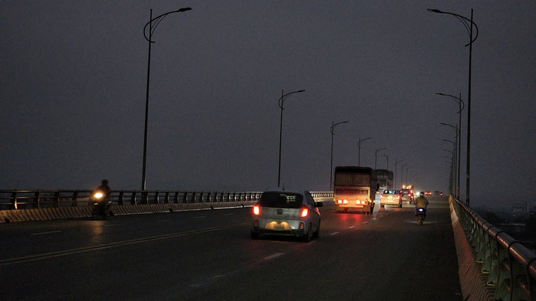 Bắc Ninh: Nguy cơ mất an to&agrave;n tr&ecirc;n cầu B&igrave;nh Than do hệ thống chiếu s&aacute;ng t&ecirc; liệt- Ảnh 28.