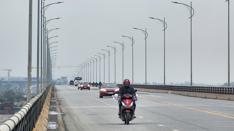 Bắc Ninh: Nguy cơ mất an to&agrave;n tr&ecirc;n cầu B&igrave;nh Than do hệ thống chiếu s&aacute;ng t&ecirc; liệt- Ảnh 30.