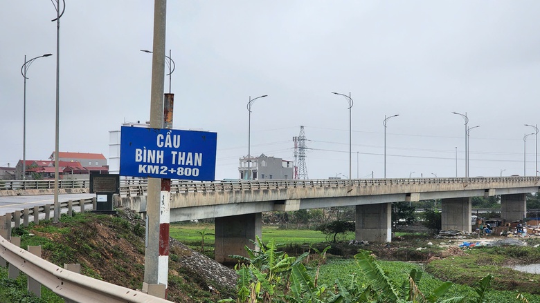 Bắc Ninh: Nguy cơ mất an to&agrave;n tr&ecirc;n cầu B&igrave;nh Than do hệ thống chiếu s&aacute;ng t&ecirc; liệt- Ảnh 3.